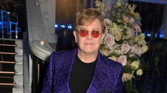 Elton John: gli amici preoccupati per la sua malattia