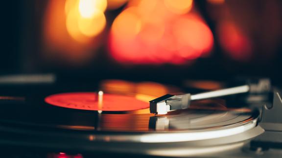 Ecco gli artisti più ascoltati in Italia su Spotify: in testa Geolier