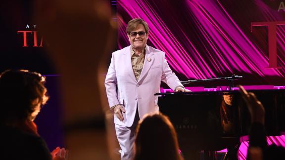 Elton John rassicura i fan: la mia salute non è mai stata migliore