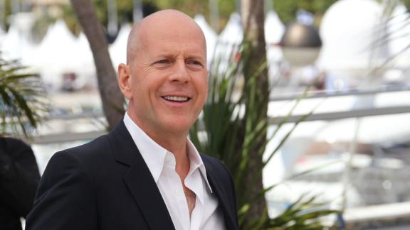 Incendi di Los Angeles: Bruce Willis ringrazia i vigili del fuoco. Il video