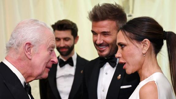 Re Carlo: alla cena per celebrare l'Italia i Beckham e Donatella Versace