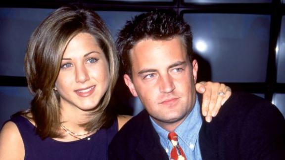Matthew Perry: arriva il documentario sui suoi ultimi giorni. Il video