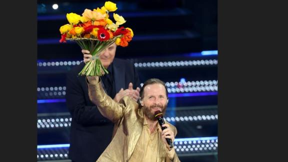 Jovanotti firma l'opera di Greg Goya. Il video