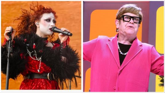 Elton John esegue Pink Pony Club con Chappell Roan: il video