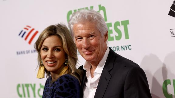 Richard Gere e la moglie Alejandra sempre più affiatati