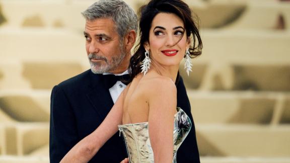 Amal Clooney non approva il nuovo look del marito