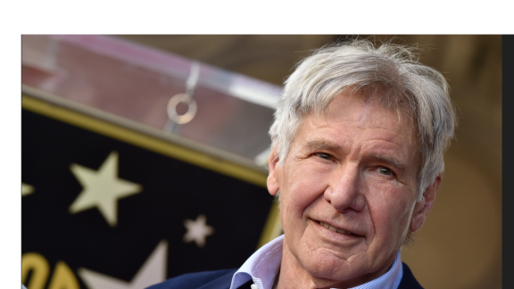 Harrison Ford sorprende i passeggeri della metro di New York. E bacia la moglie Calista. Il video
