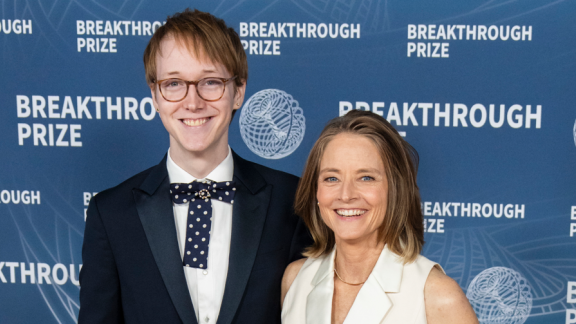 JodieFoster: la rarissima foto con il figlio scienziato
