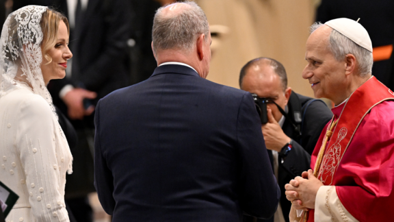 La Principessa Charlene elegantissima alla messa d'insediamento di papa Leone XIV