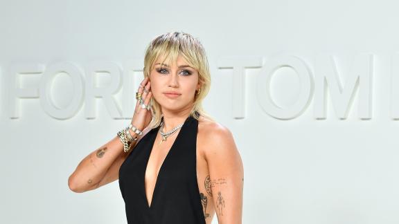 Miley Cyrus ha voluto Naomi Campbell nel suo album. Il video