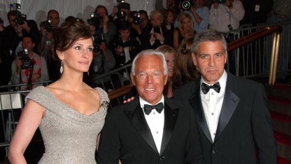 Giorgio Armani: il saluto delle celebrità, da Julia Roberts e Richard Gere a Naomi Campbell e Russel Crowe