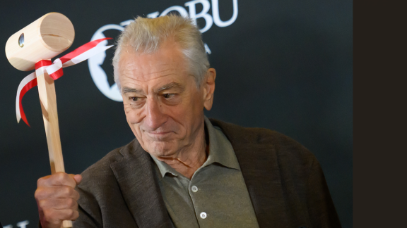 Robert De Niro a Roma gusta con entusiasmo carbonara e amatriciana. Il video