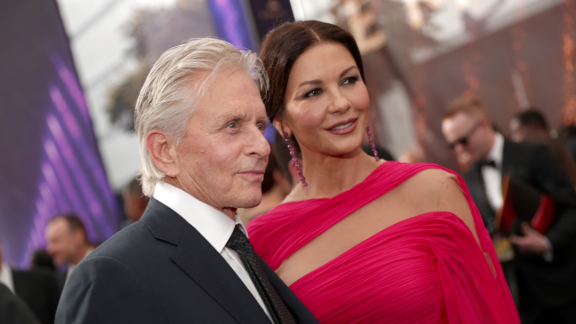 Michael Douglas e Catherine Zeta-Jones: le romantiche foto per l'anniversario di matrimonio