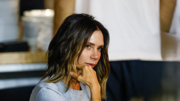 Victoria Beckham canta col figlio Viva Forever: il video