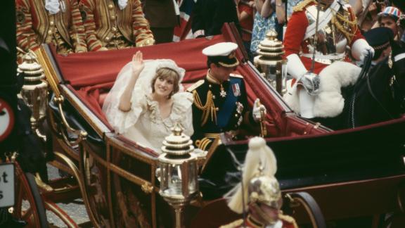 Lady Diana: all'asta la bottiglia di champagne del matrimonio con il Principe Carlo