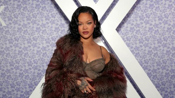Rihanna si diverte tra il pubblico al concerto di Mariah Carey