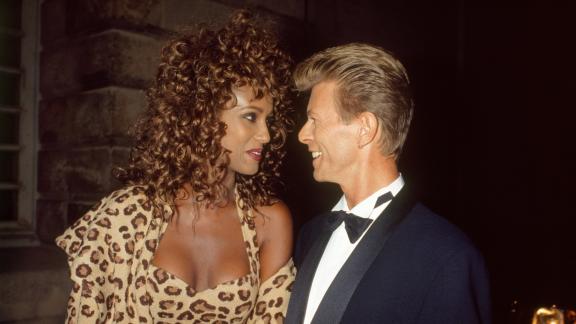 David Bowie: la moglie Iman non smette di amarlo