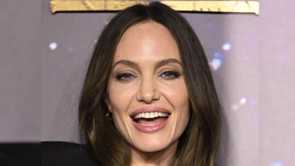Maneskin: Angelina Jolie entusiasta al loro live di Roma. Il video