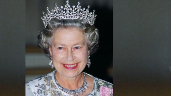 Regina Elisabetta: ecco a chi andranno i suoi gioielli