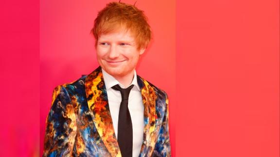 Ed Sheeran registra le sue nuova canzoni a casa dei fan: il video