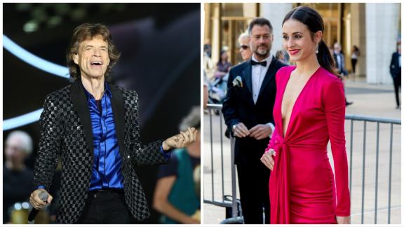 Mick Jagger ispira il romanzo sexy della sua fidanzata. E lo legge tutto contento: il video