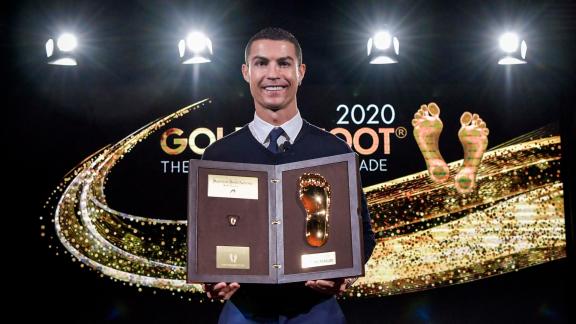 Cristiano Ronaldo riceve il Golden Foot 2020