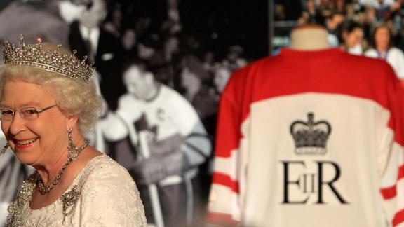 Regina Elisabetta: il regalo più bello per il suo compleanno è un tuffo  al cuore