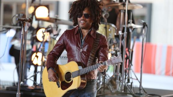 Lenny Kravitz irresistibile in una foto da bimbo