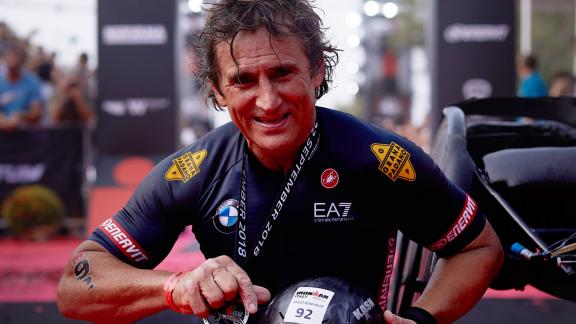 Alex Zanardi: per i medici ci sono notevoli progressi
