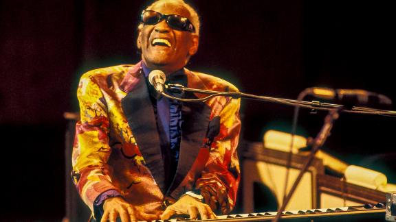 Il 23 settembre 1930 nasceva Ray Charles: ecco 5 canzoni che lo hanno consegnato alla storia della musica