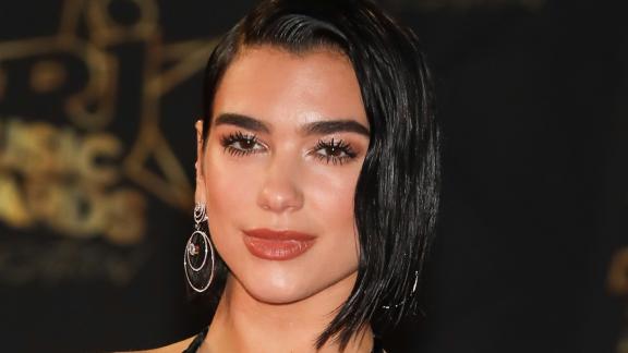 Se Dua Lipa riscrive il finale di Titanic. Con ottimismo