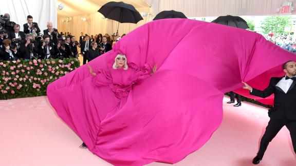 Lady Gaga esalta la creatività nel suo ultimo video