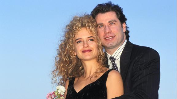 John Travolta e quella bellissima foto con la  moglie per la Festa della Mamma