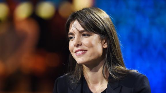 Charlotte Casiraghi legge Leopardi: ed è subito emozione