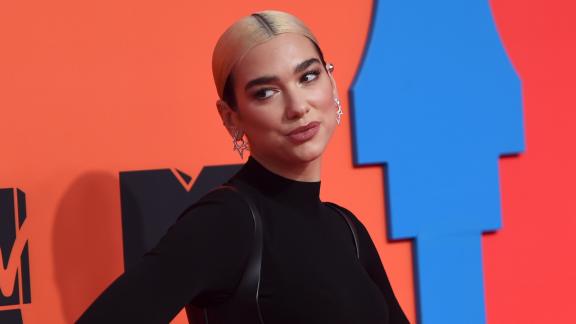 Dua Lipa e tutto il suo entusiasmo per la pizza verace napoletana