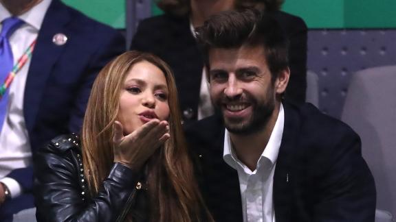 Piqué fischiato in campo: il pubblico tifa Shakira!