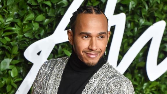 Lewis Hamilton e la corrida: la polemica non si placa