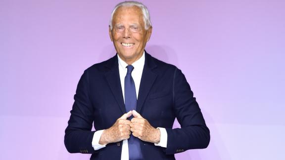 Giorgio Armani apre a tutti la sua sfilata di moda