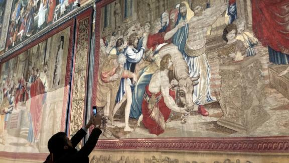 Cappella Sistina: tornano i meravigliosi arazzi di Raffaello!