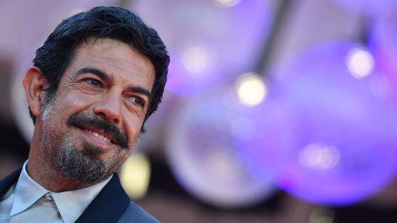 Pierfrancesco Favino e il pericoloso incidente sul set: il video!