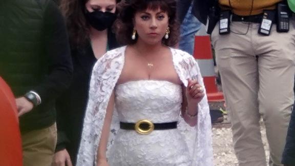 Lady Gaga in abito nuziale!