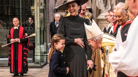 Parata di Reali per il Principe Filippo: ma la più disinvolta è la piccola Charlotte