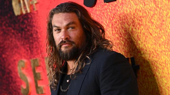Jason Momoa lascia senza fiato le fan