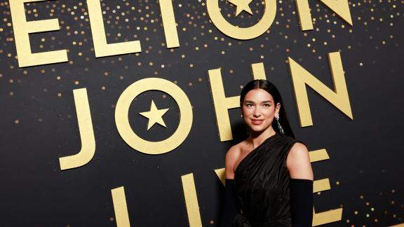Elton John e Dua Lipa si scambiano ringraziamenti affettuosi