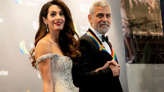 La galanteria di George Clooney fa il giro del web