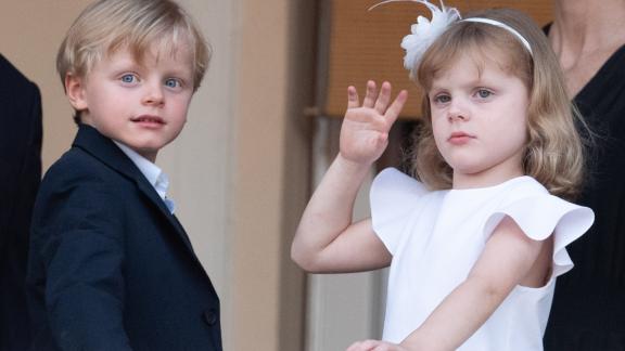 Riapertura delle scuole: anche i gemellini Jacques e Gabriella di Monaco tornano in classe
