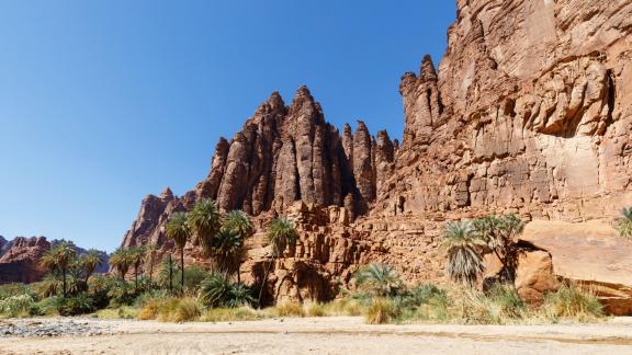 In Arabia Saudita arriva il resort di lusso scavato nella roccia