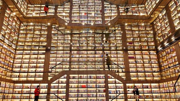 Persone che si trasformano in libri: ecco perché