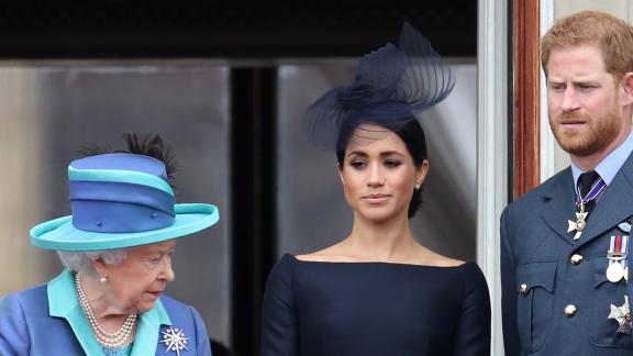 La Regina, Harry, Meghan e il giallo del nome Lilibet: è sempre più scompiglio