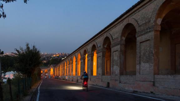 Cesare Cremonini, Paolo Fresu e Luca Carboni felici: i portici di Bologna sono patrimonio UNESCO!